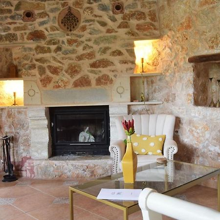 Stone Built Villa Galatia, Poolside & Perfect View Karés Exteriör bild