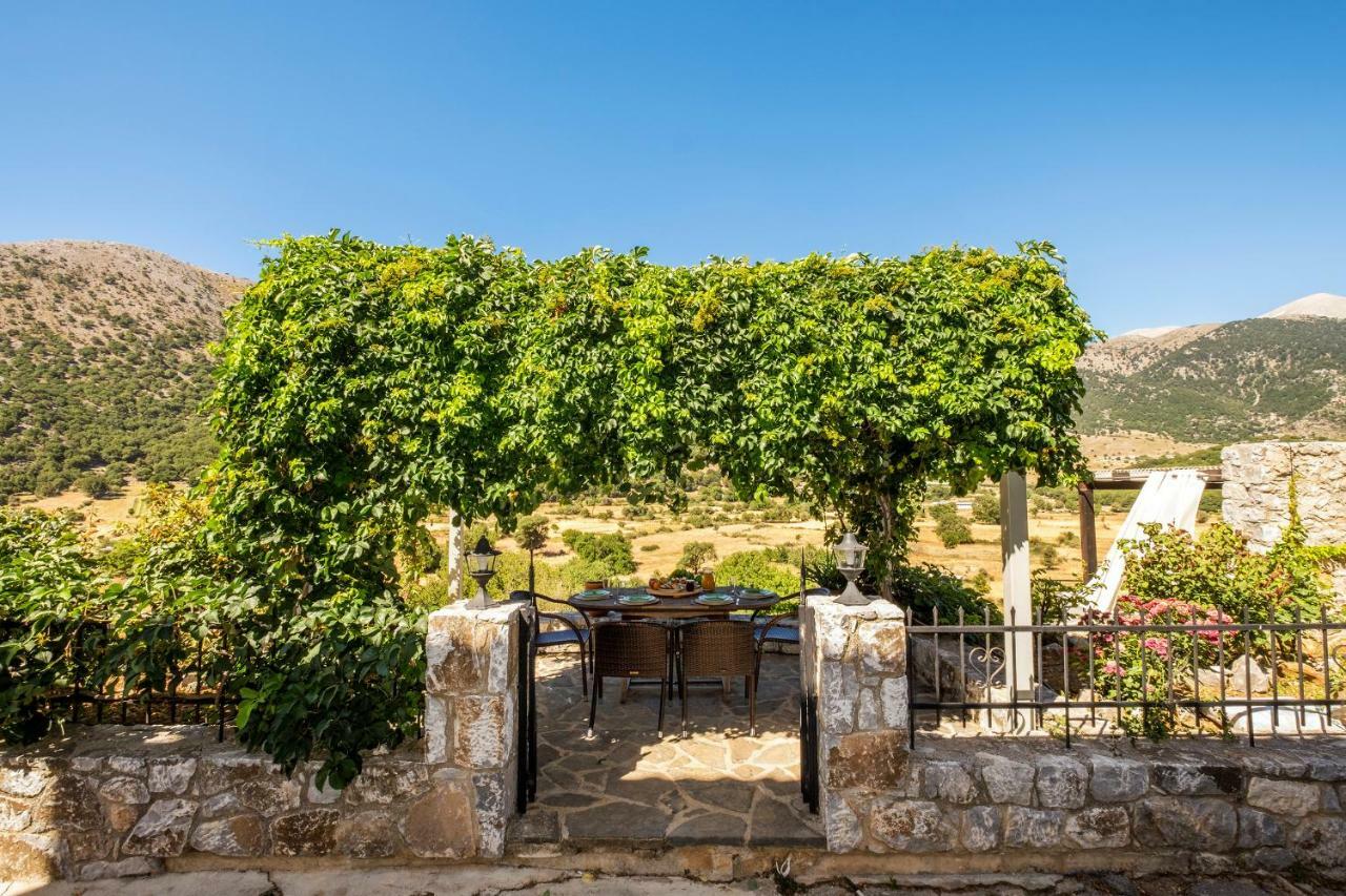 Stone Built Villa Galatia, Poolside & Perfect View Karés Exteriör bild
