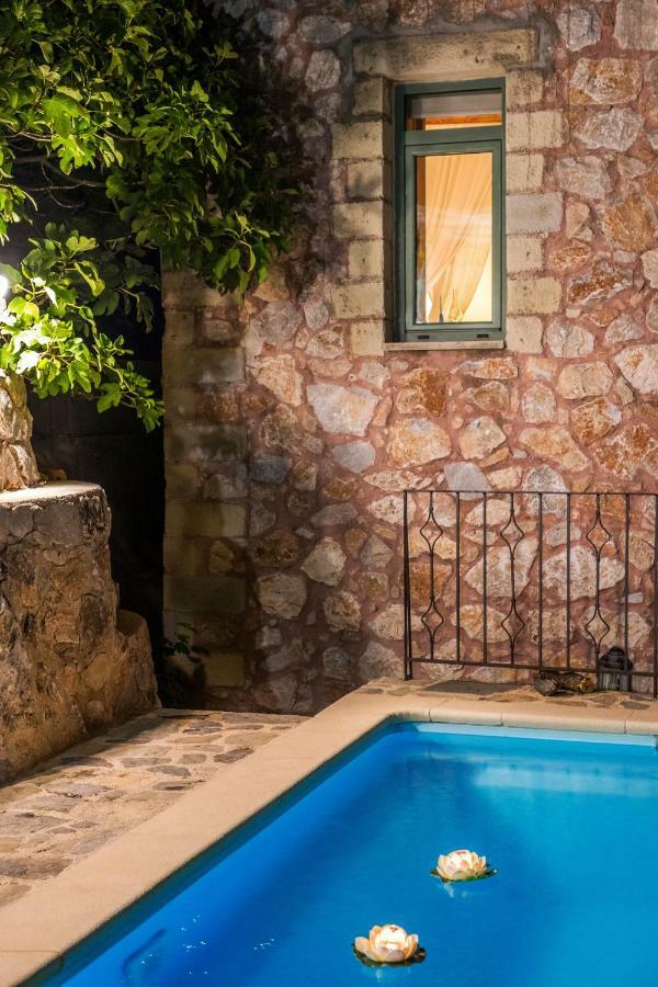 Stone Built Villa Galatia, Poolside & Perfect View Karés Exteriör bild